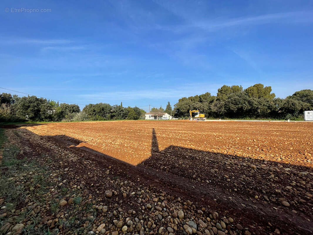 Terrain à SORGUES