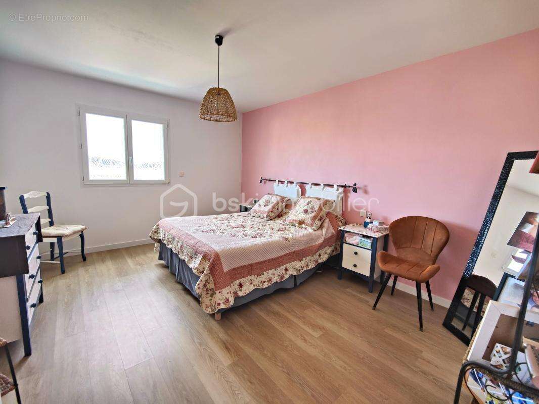 Montredon des corbières – villa r+1 - 120m² habitable - 3 chambres – dressing – climatisation réversible -  garage – piscine en  - photo 11