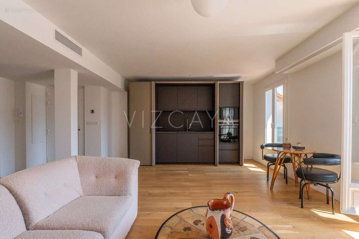 Port de Nice- Dernier étage - Vente 3 pièces - Terrasses - Vue mer - photo 8