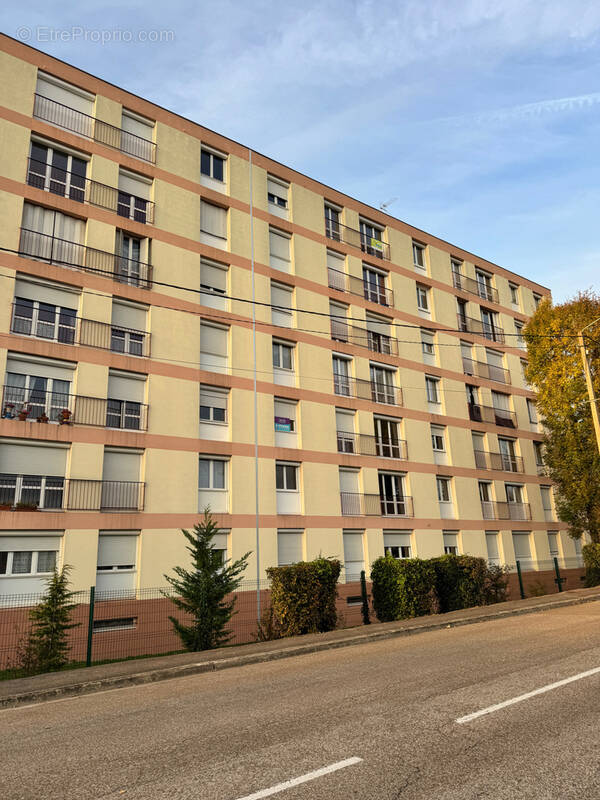 Appartement à LA CHAPELLE-SAINT-LUC