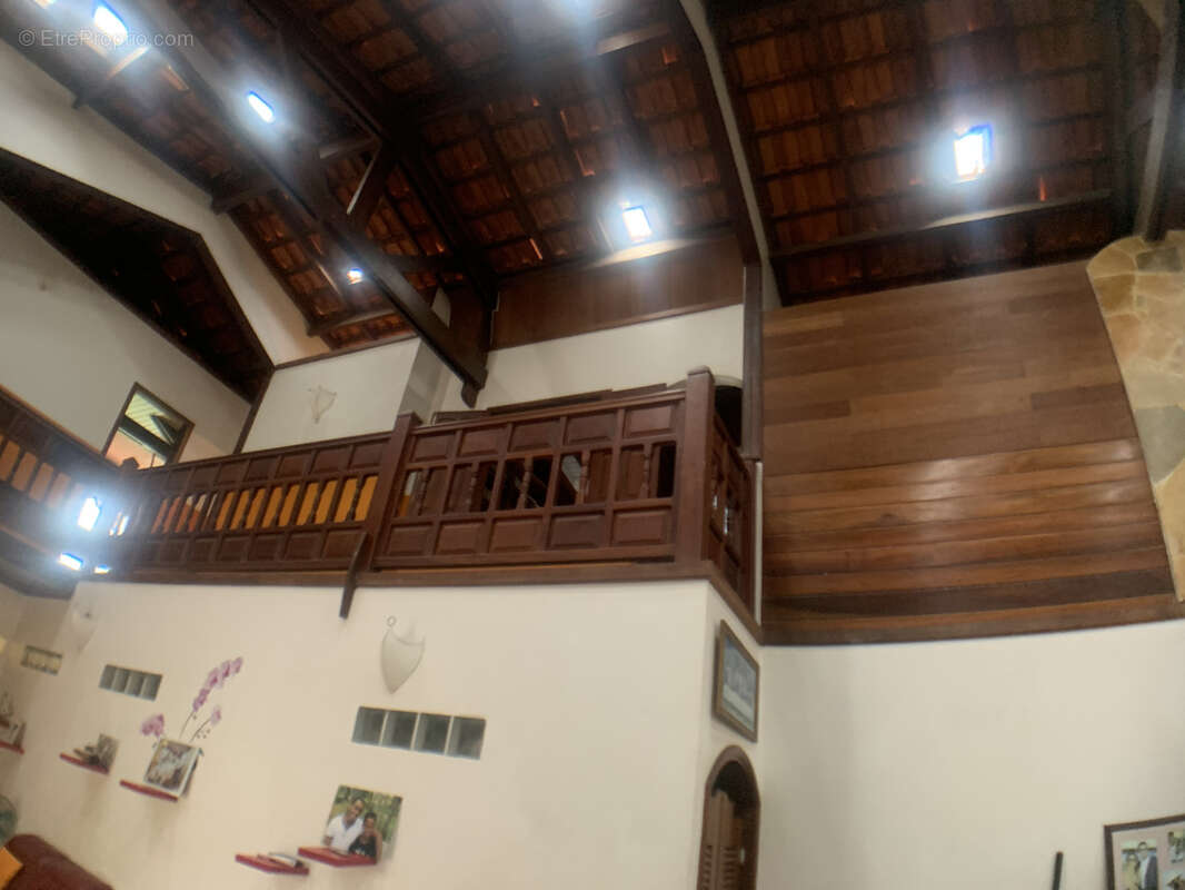 Maison à REMIRE-MONTJOLY