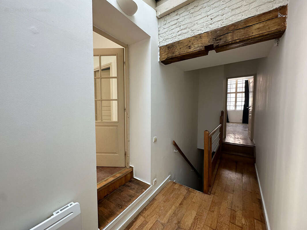 Vieux lille - rue basse - t3 en residence - photo 3