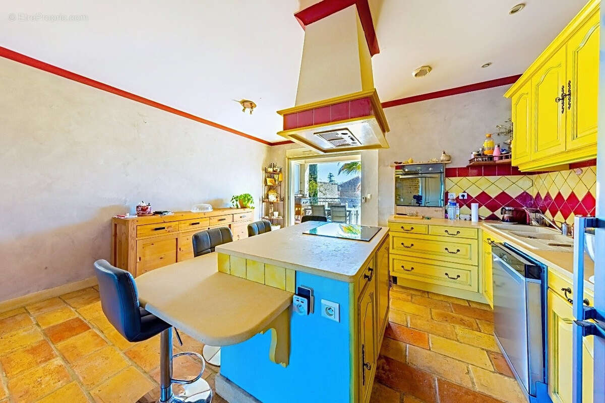 Duplex de charme avec terrasse, jardin et vue sur le château de Sommières - photo 3