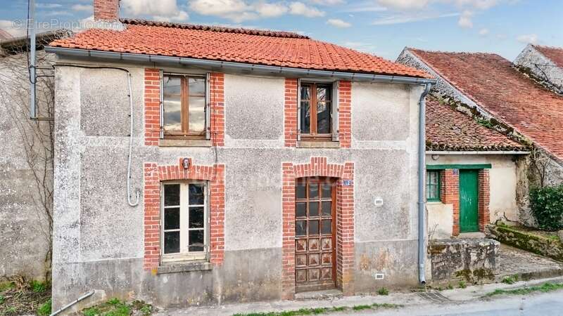 Maison à DOMPIERRE-LES-EGLISES