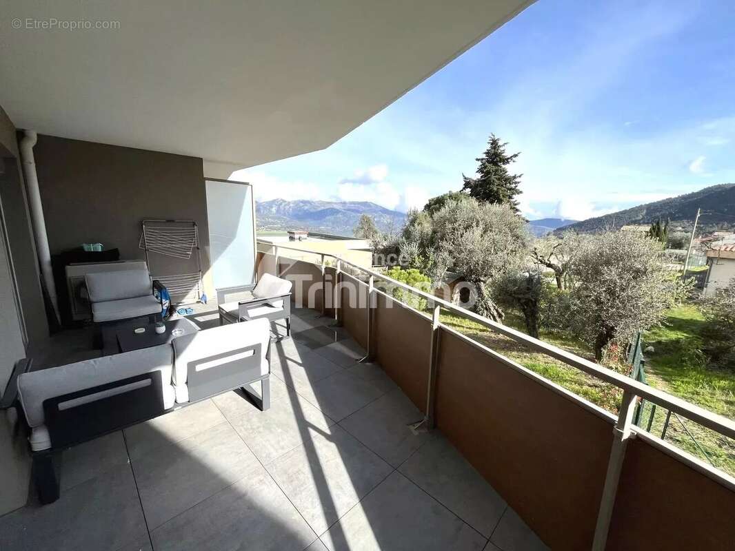 Appartement à CHATEAUNEUF-VILLEVIEILLE