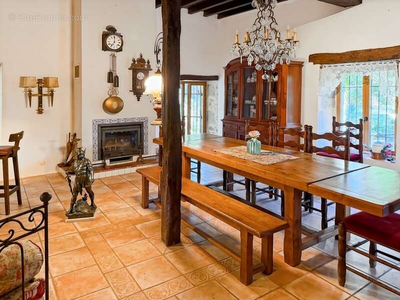 Maison à VIC-FEZENSAC