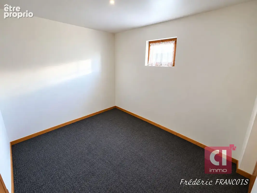 A vendre maison composée de deux logements(136 m²) à GAREOULT - photo 15