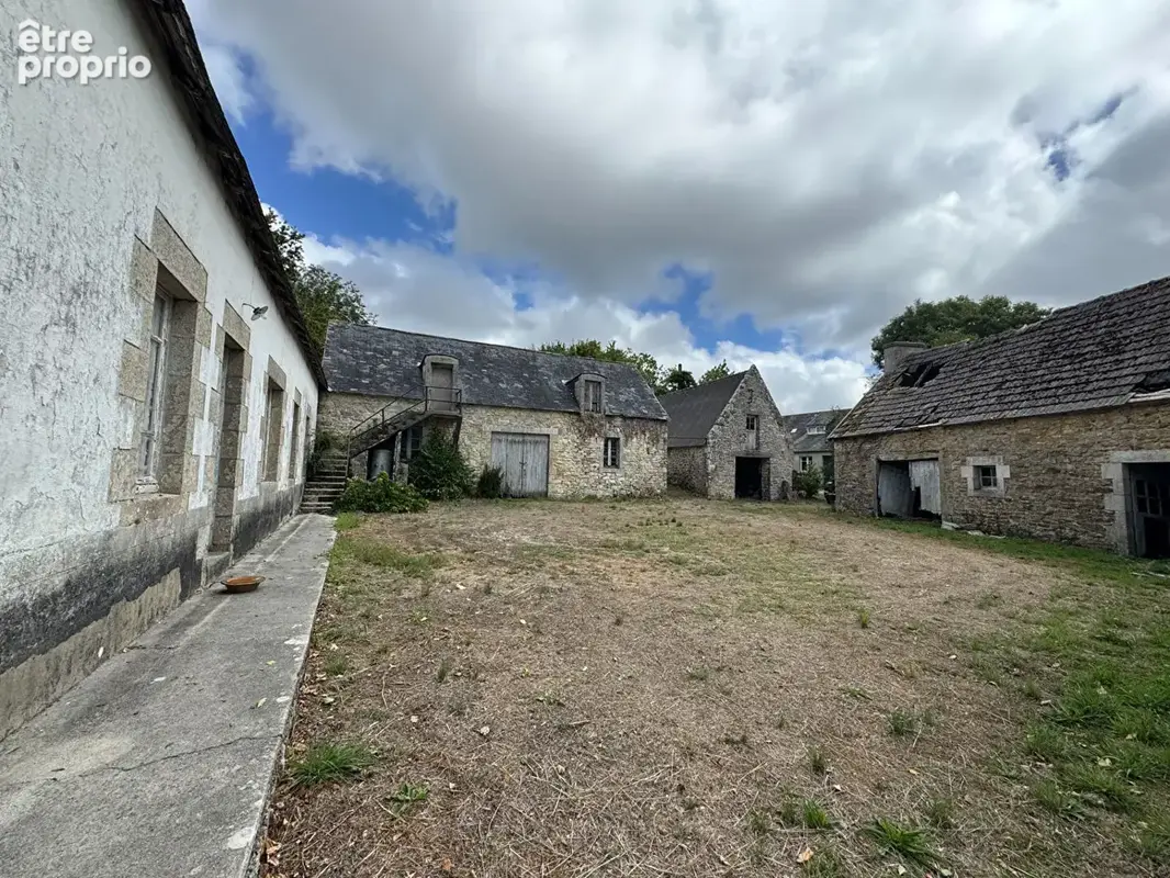 Rare ? Ensemble en pierre à rénover, cour fermée, terrain de 2500 m² - photo 4