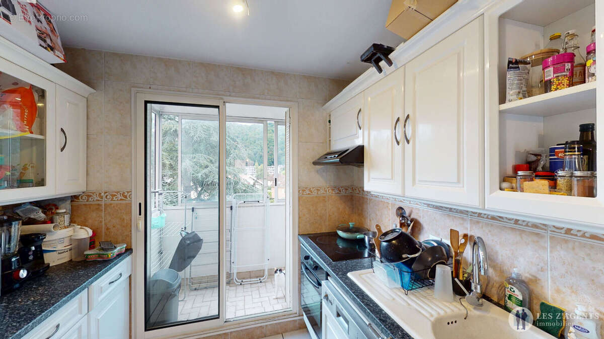 Appartement à SAINT-MARTIN-D'HERES