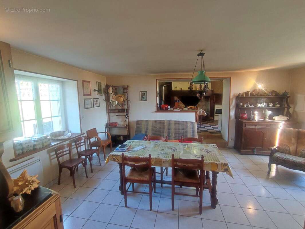 Maison 136 m² à Saint-Front-La-Riviere  - photo 4