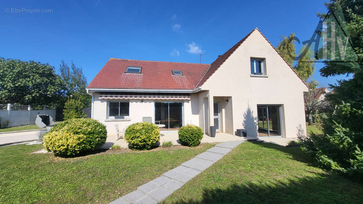 Maison à MONTEREAU-FAULT-YONNE