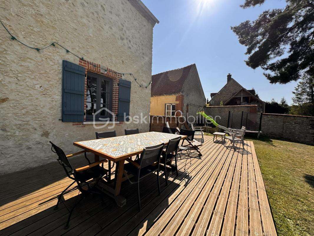 Propriété familiale de 265 m2 avec dépendances - 12 pièces - 9 chambres - photo 14