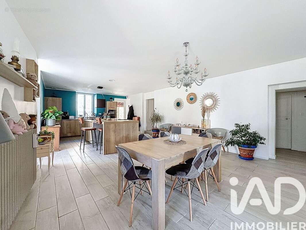 Maison 280 m² à Compeyre  - photo 6
