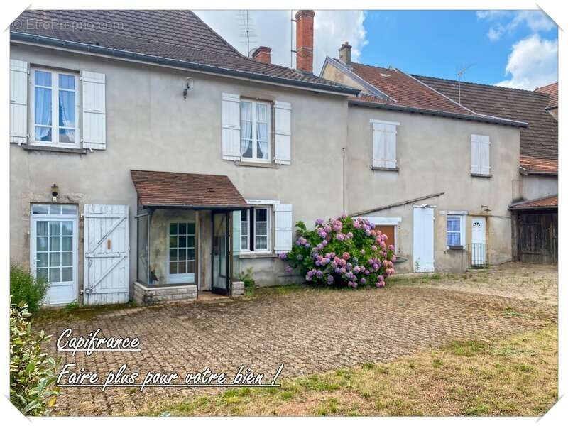 Ensemble immobilier comprenant  2 maisons de village sur terrain de 2285 m² - photo 4