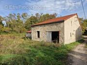 Photo 1 - Parking à BELLENAVES