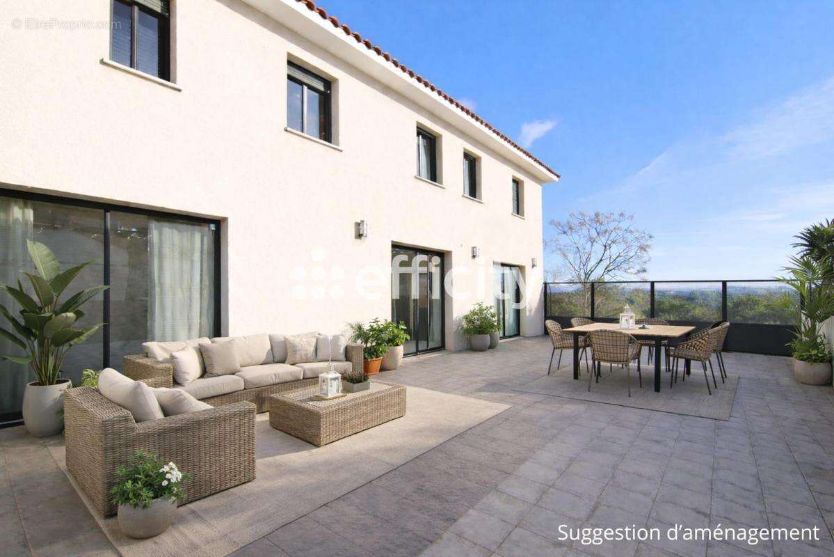 Maison à COURNONSEC