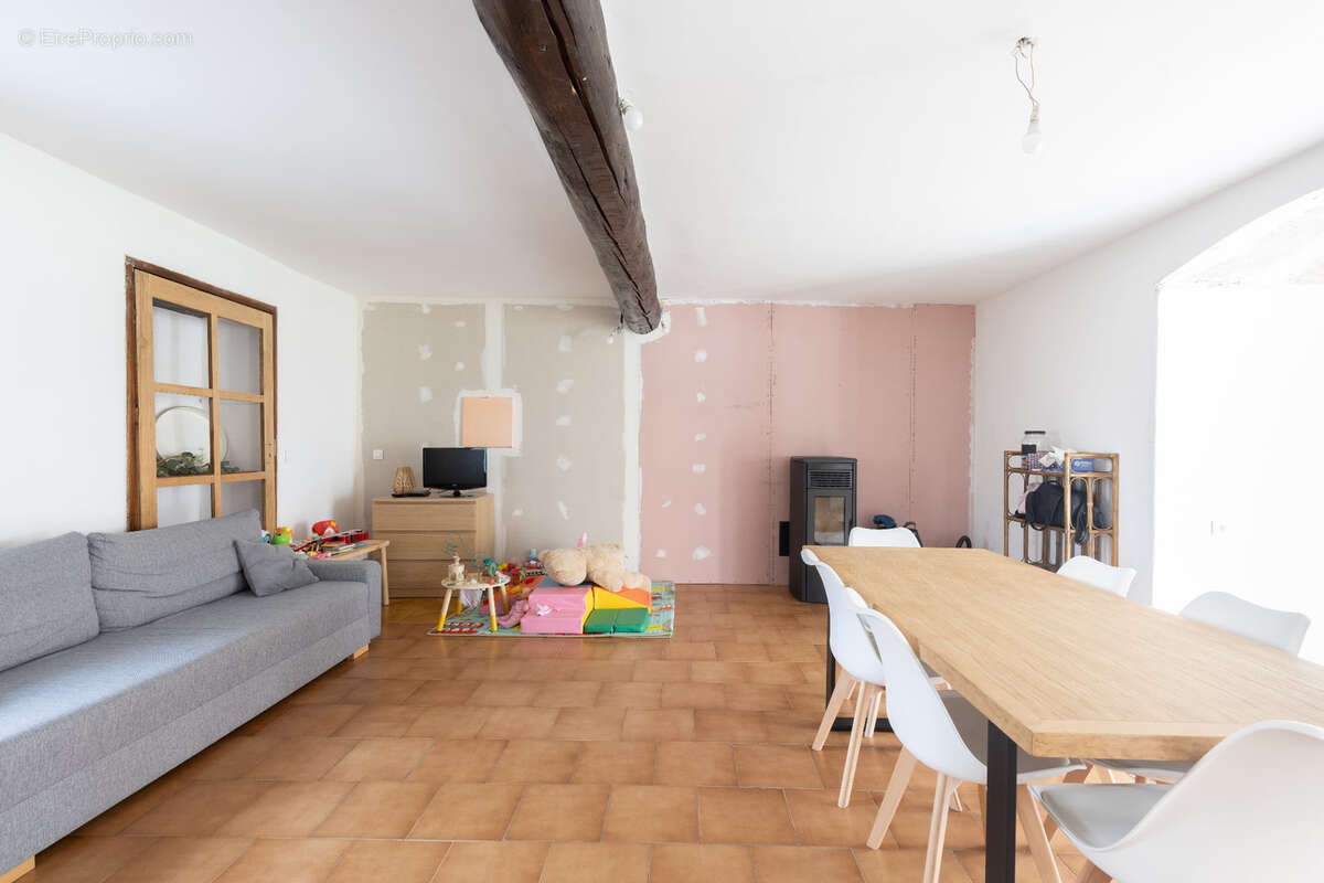 Maison à MAUBEC