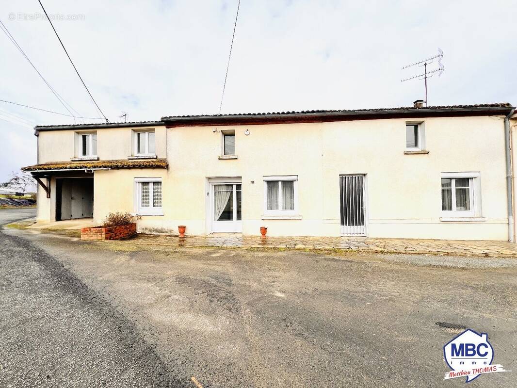 Maison à LA BOISSIERE-DU-DORE