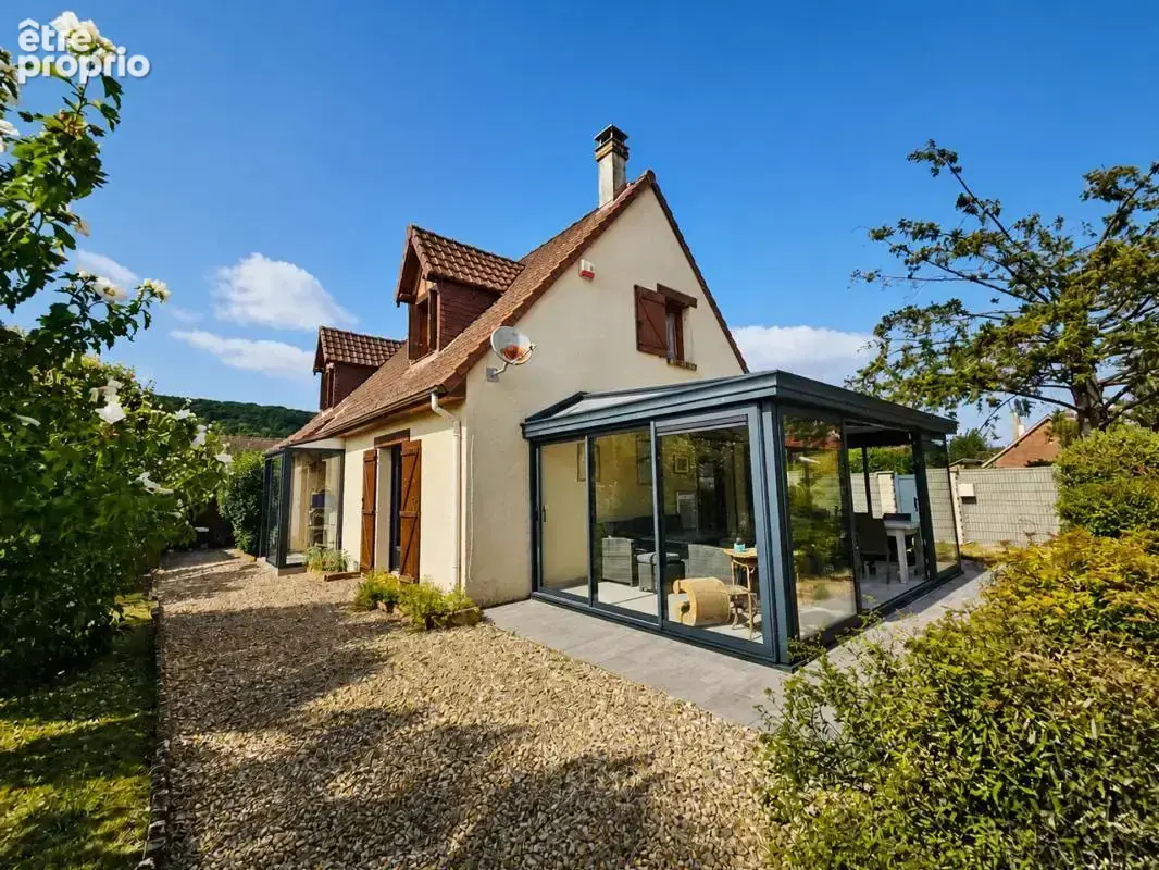Maison de 5 pièces de 108 m² à Amfreville-sur-Iton - photo 1