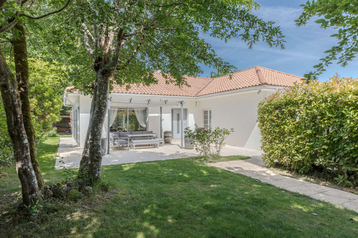 Maison à POMPIGNAC