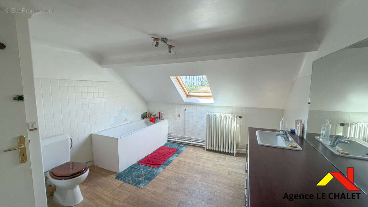 Villeneuve-le-Roi - Maison 5 pièces de 100 m² - 3 chambres + bureau - Hors couloir aérien - photo 9
