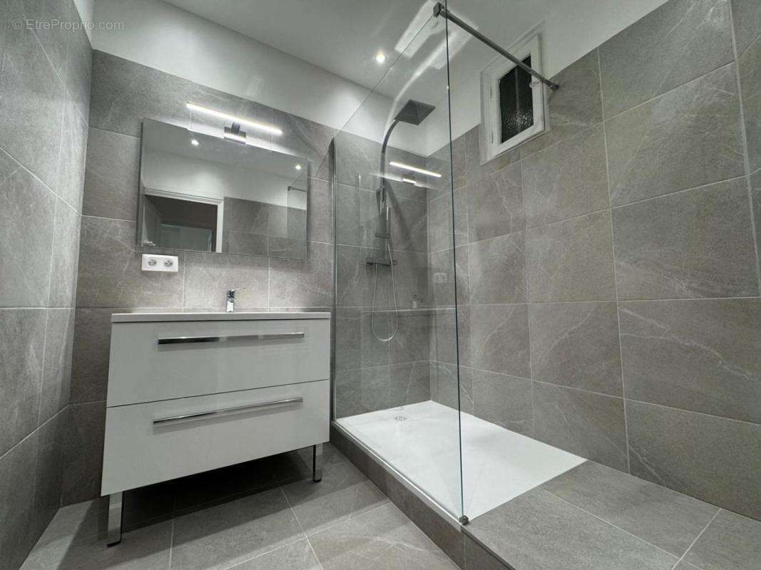 Appartement à MARSEILLE-5E