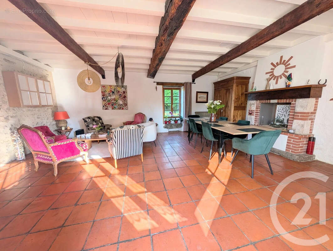 Maison à NIEUL-LE-DOLENT