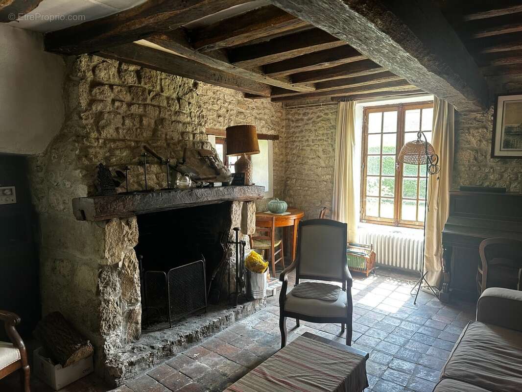 Maison à LA CHAPELLE-LA-REINE