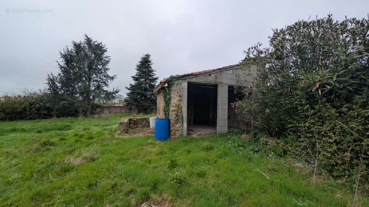 Maison à LES LANDES-GENUSSON