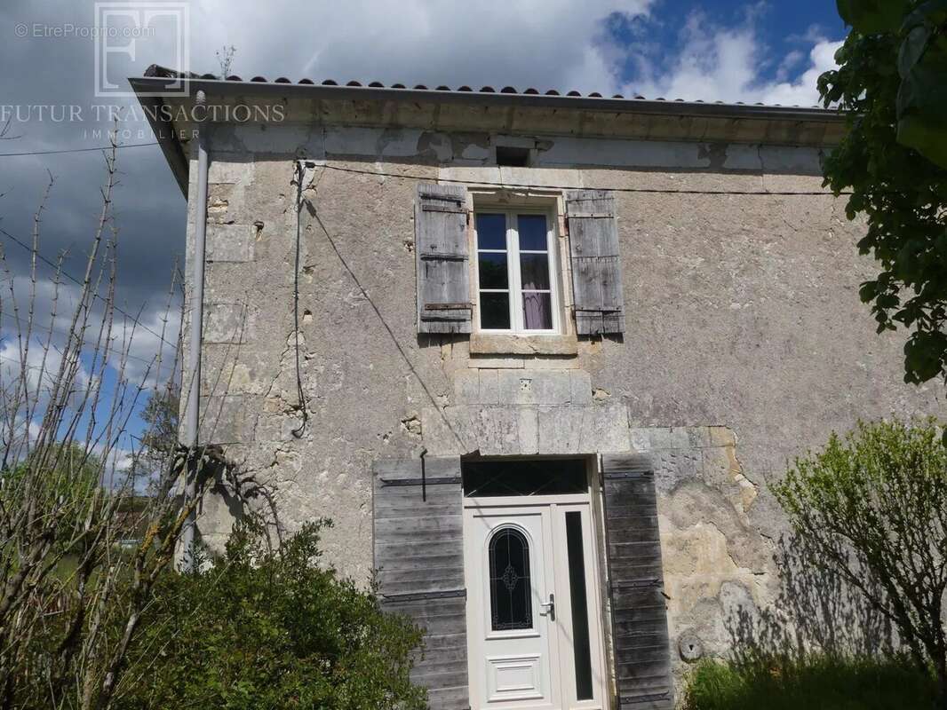 Maison à CONDAT-SUR-TRINCOU