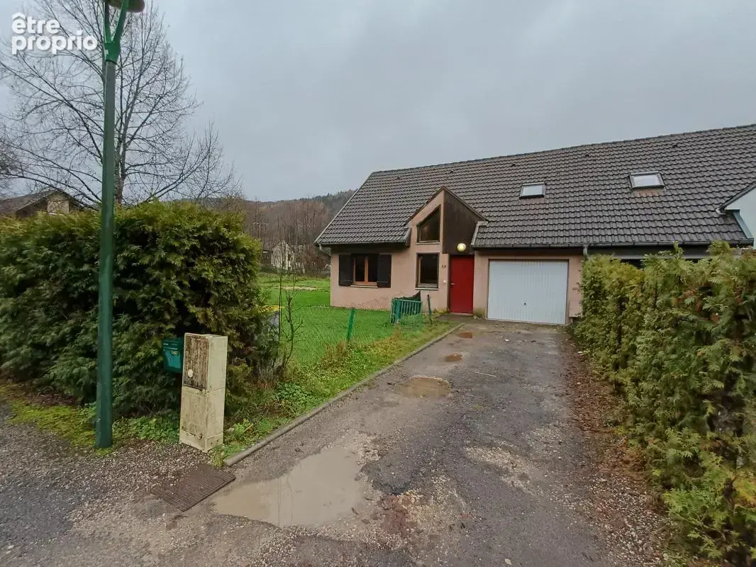 Maison à RADDON-ET-CHAPENDU