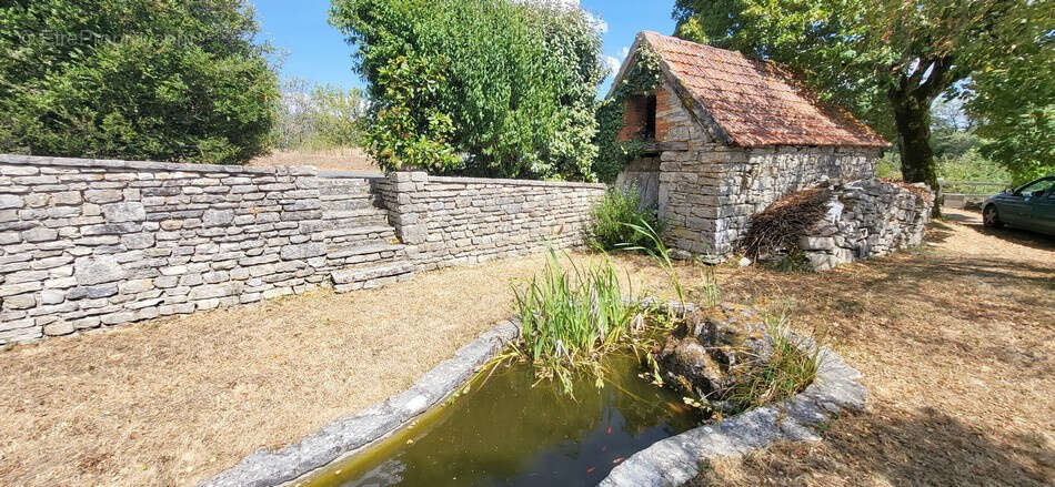 Maison en pierre bénéficiant d'une piscine et d'un panorama champêtre - photo 20