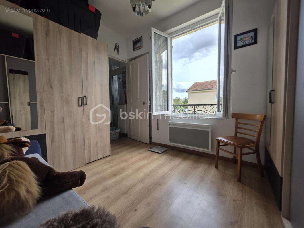 Maison à BAGNEAUX-SUR-LOING