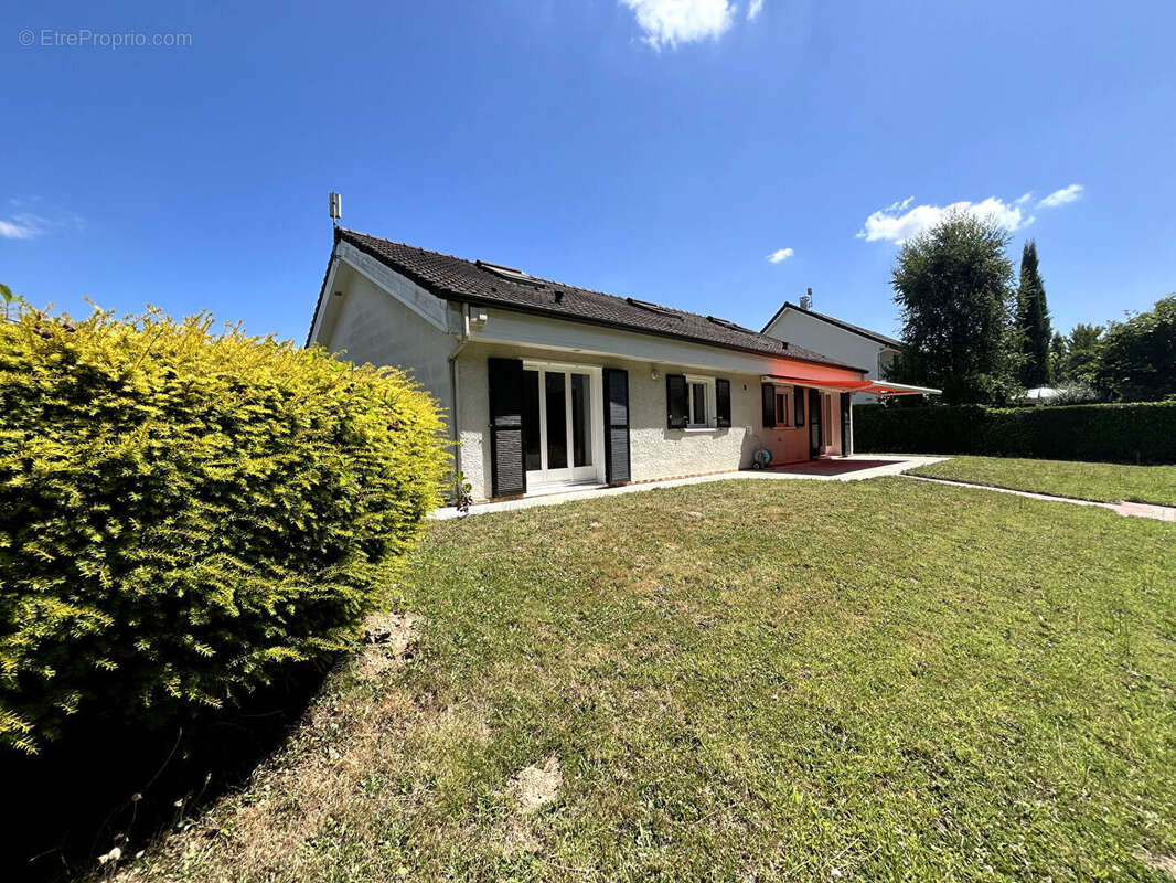 Maison à VOISINS-LE-BRETONNEUX
