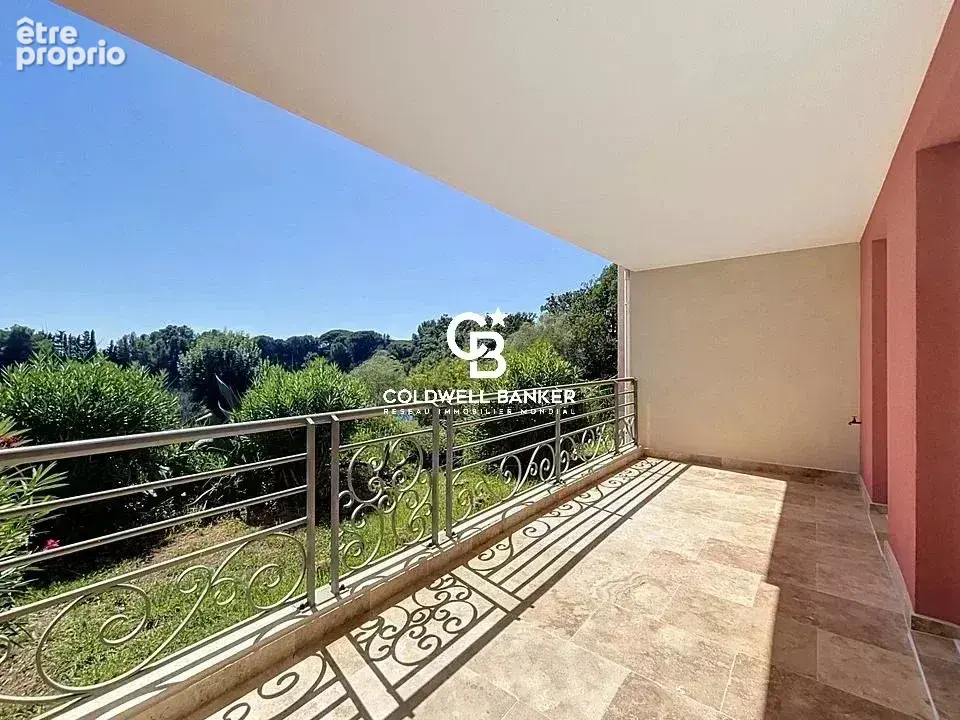 Magnifique appartement T3 rénové avec vue sur le lac – Résidence de standing avec piscine - photo 4