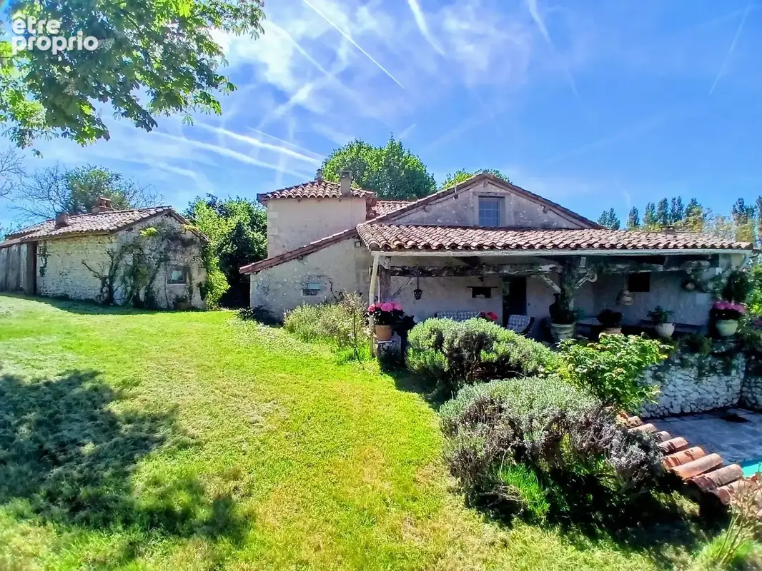 Résidence de campagne isolée avec cinq chambres, une piscine et des belles vues - photo 5