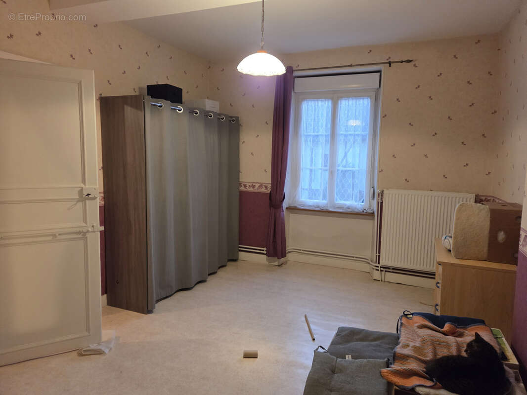 Maison à MAUBERT-FONTAINE