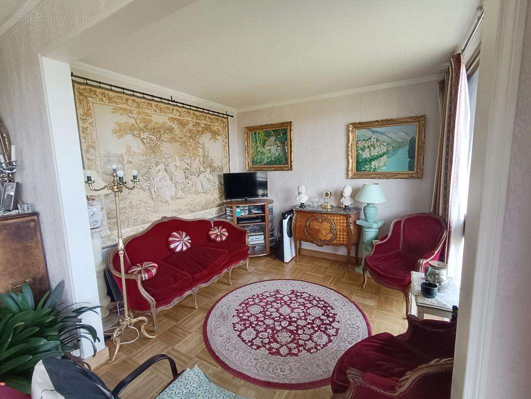 Appartement à FONTENAY-LE-FLEURY