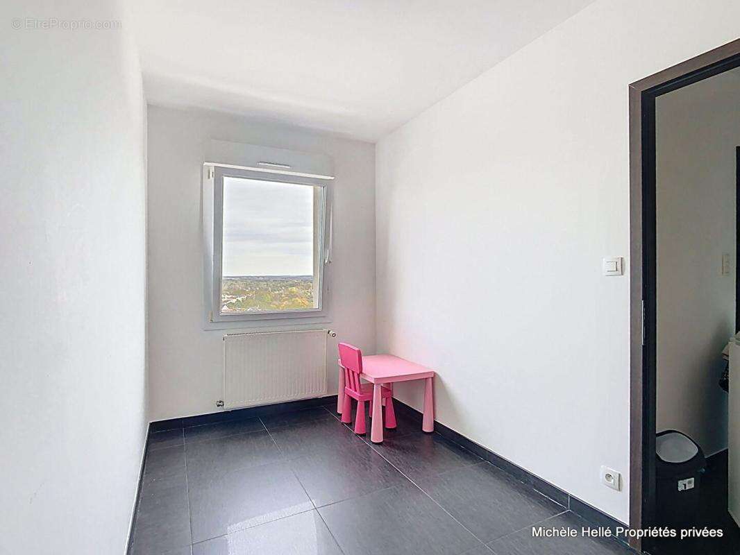 Appartement 138m2, grande pièce à vivre, 3 chambres, 1 bureau,1 place  voiture à l'extérieur, 1 garage fermé - photo 12
