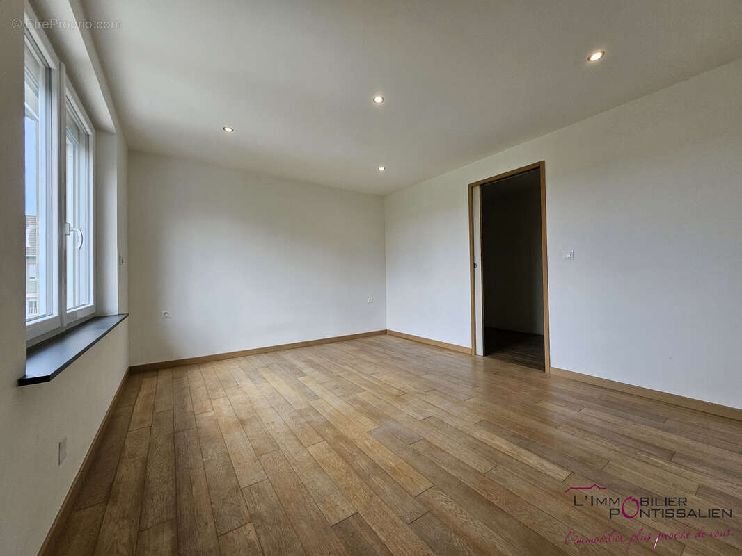 Appartement à FRASNE