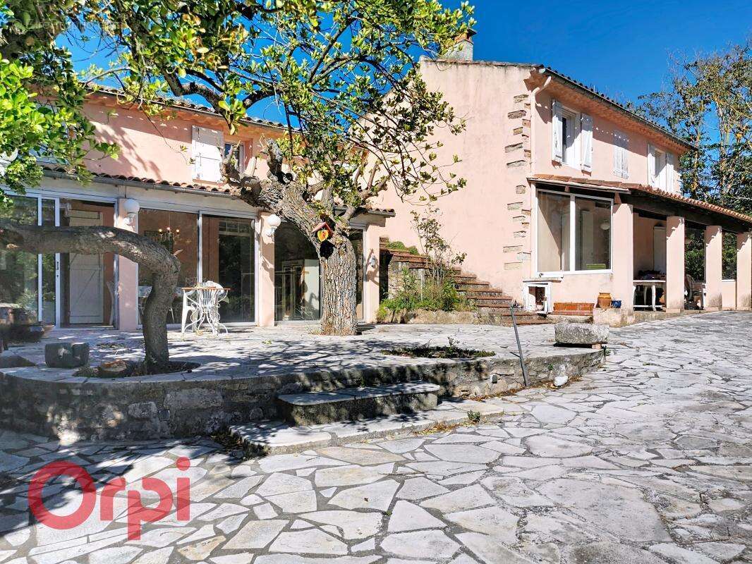 Maison à LE CASTELLET