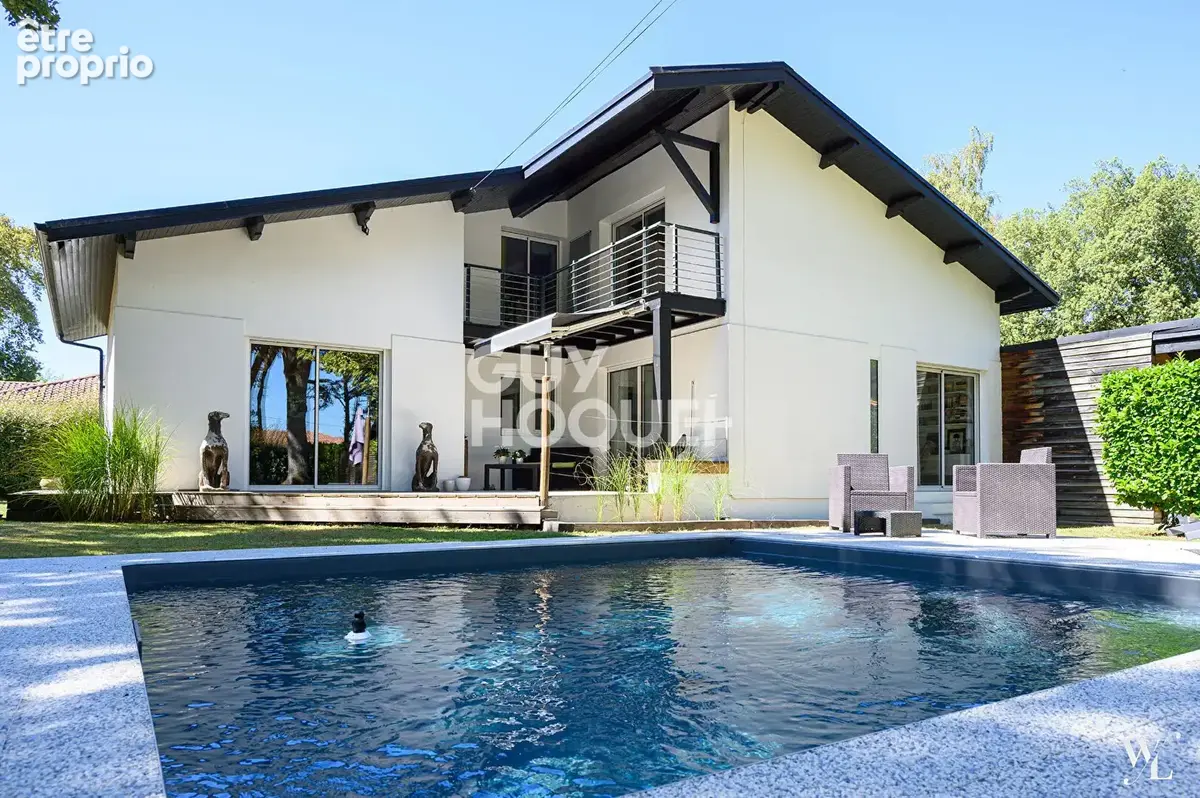 Photo Maison à Saint-Pierre-Du-Mont au prix de 450 000€