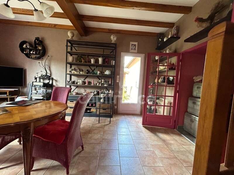 Dpt Dordogne (24), à vendre COULAURES maison P11 de 390 m² - Terrain de 4 828,00 m² - Plain pied - photo 18
