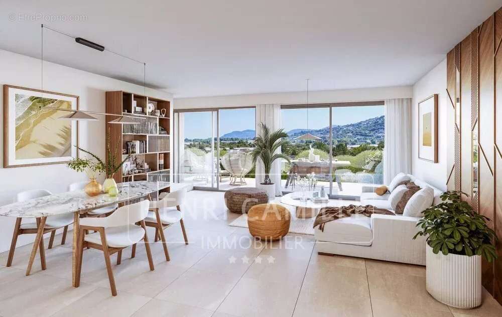 Maison à LA ROQUETTE-SUR-SIAGNE