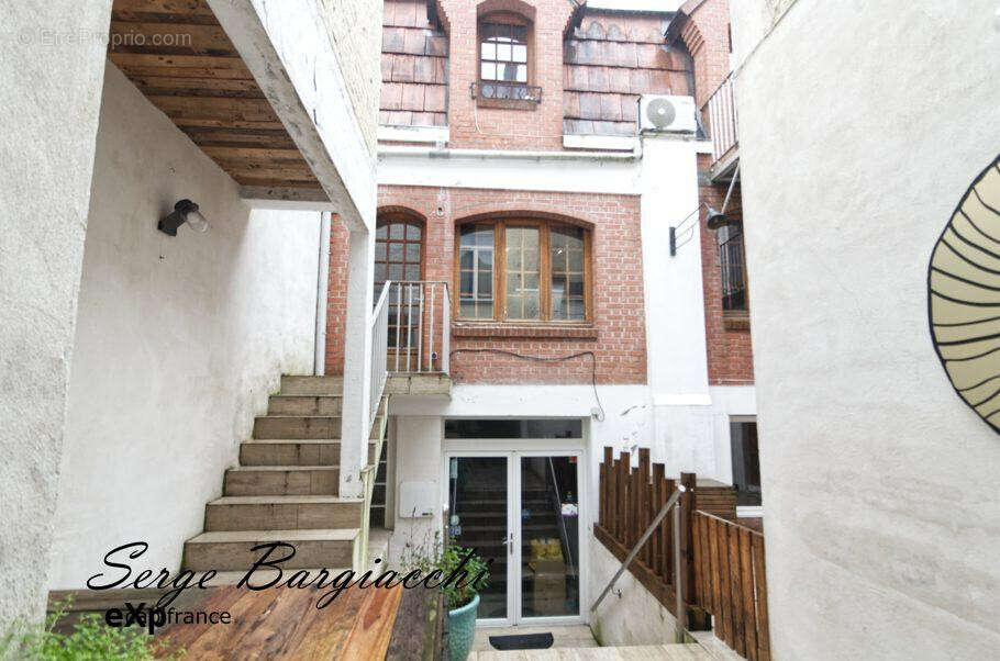 Appartement 210 m² à Henin-Beaumont  - photo 2