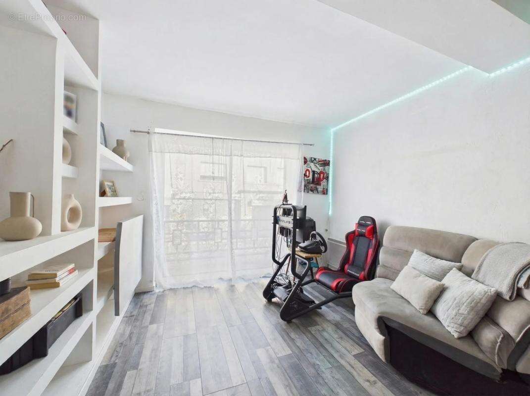 Maison à QUIEVRECHAIN