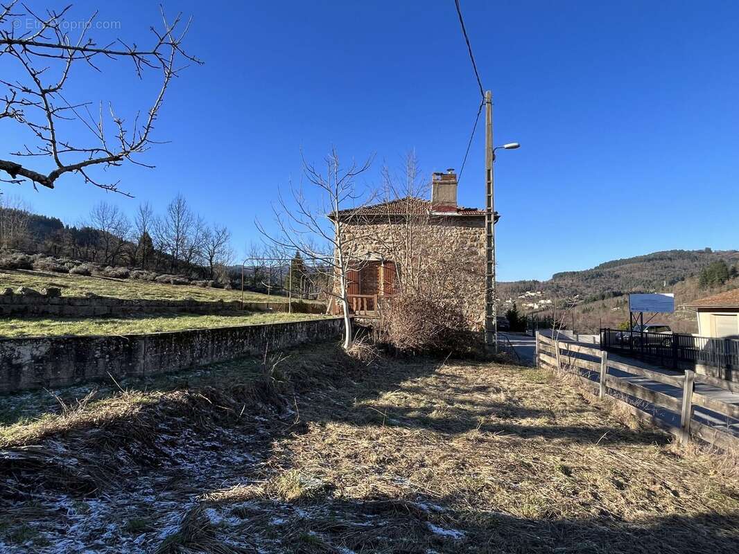 Maison à DESAIGNES