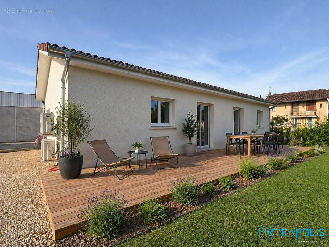 Maison à MEZERIAT