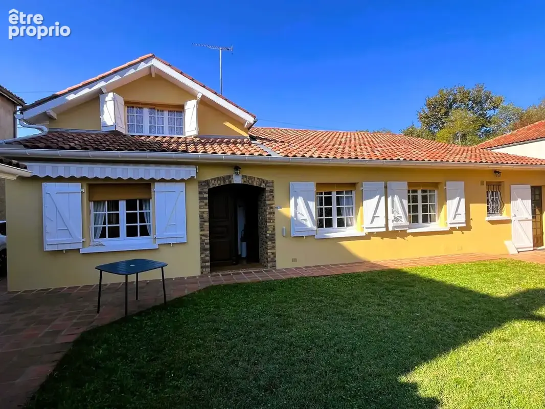 Maison 6 pièces 161 m² · à Plaisance · 161 m² · 188 000 €
