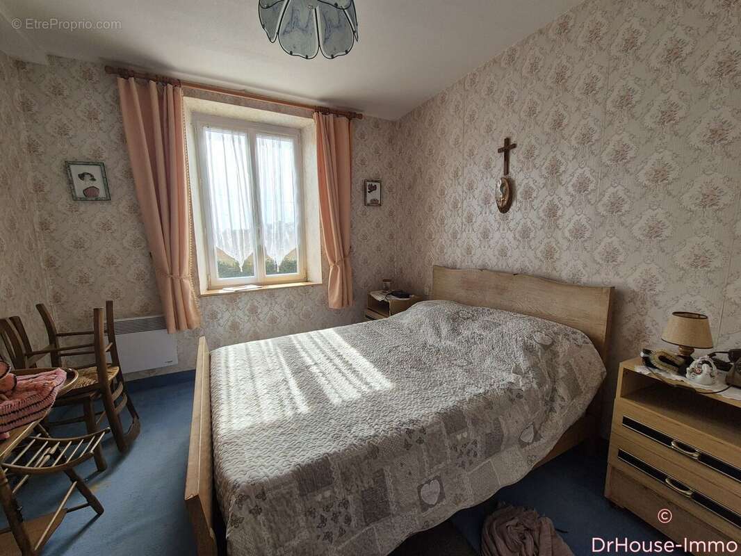 Maison à FOUGEROLLES-DU-PLESSIS